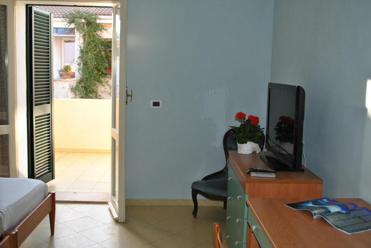 Hotel Geranio Rosso Stintino Exterior foto