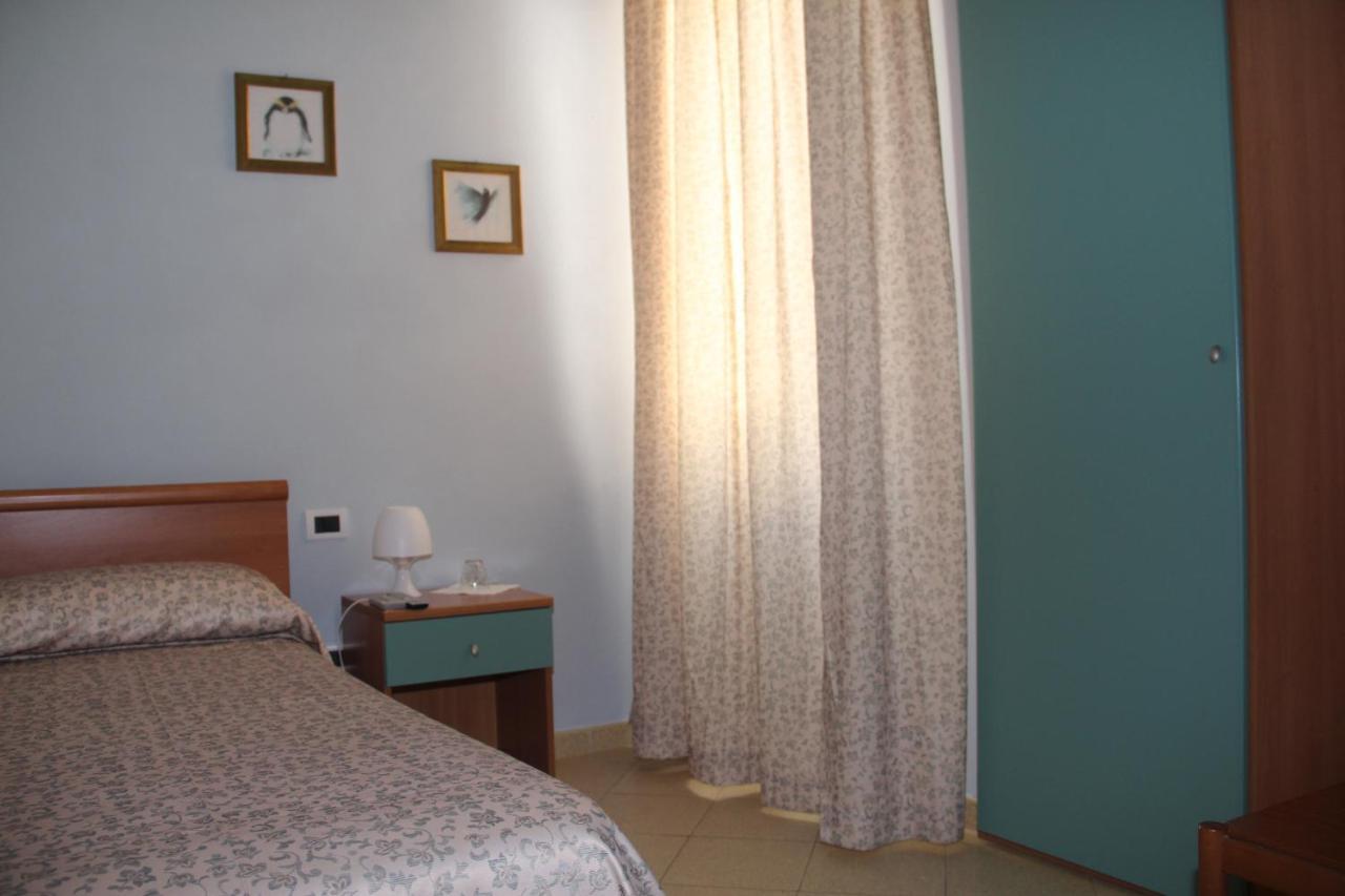 Hotel Geranio Rosso Stintino Exterior foto