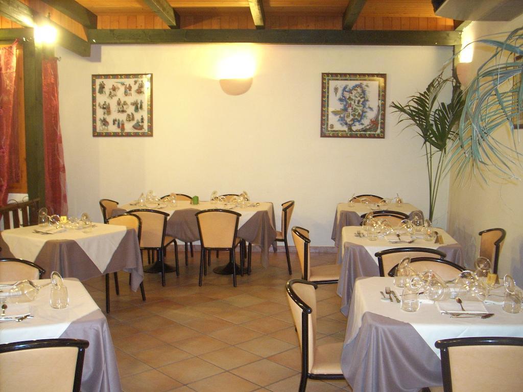 Hotel Geranio Rosso Stintino Exterior foto